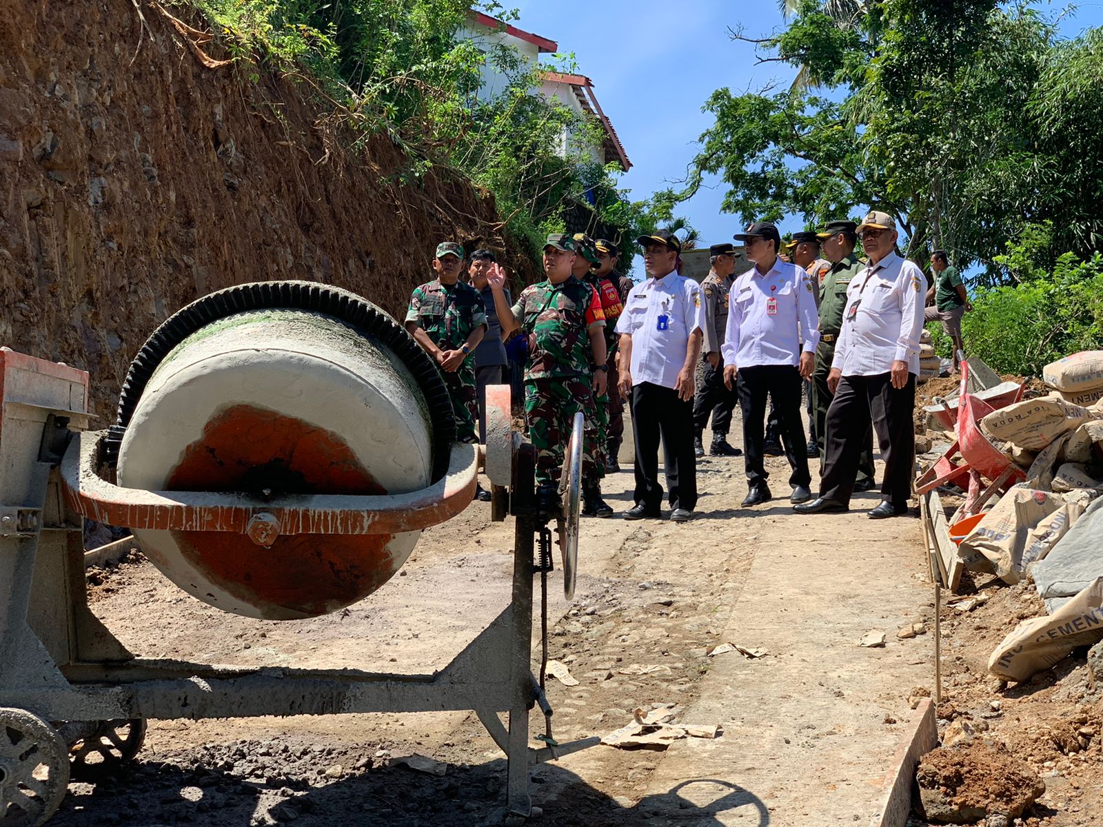 Dandim Beserta Rombongan Tinjau Langsung Progres TMMD Sengkuyung Tahap I Desa Golo