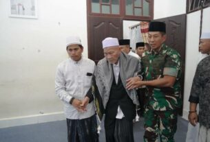 Dengan penuh Khidmat, Pangdam Iskandar Muda kunjungi Kediaman Ulama kharismatik Abu Kuta Krueng di Kab. Pidie Jaya.