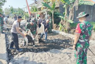 Dibawah Terik Matahari, Dansatgas TMMD Reguler Ke-116 Kodim 0735/Surakarta Tinjau Progres Pengerasan Jalan