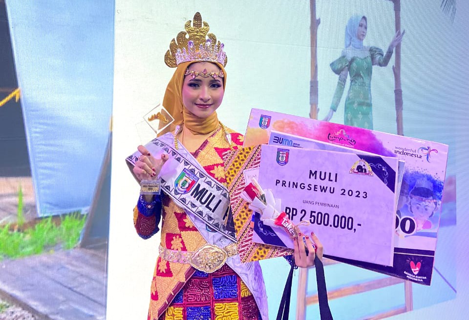 Fadila Fitriyani, Mahasiswi Prodi Akuntansi IIB Darmajaya Dinobatkan sebagai Muli Pringsewu 2023