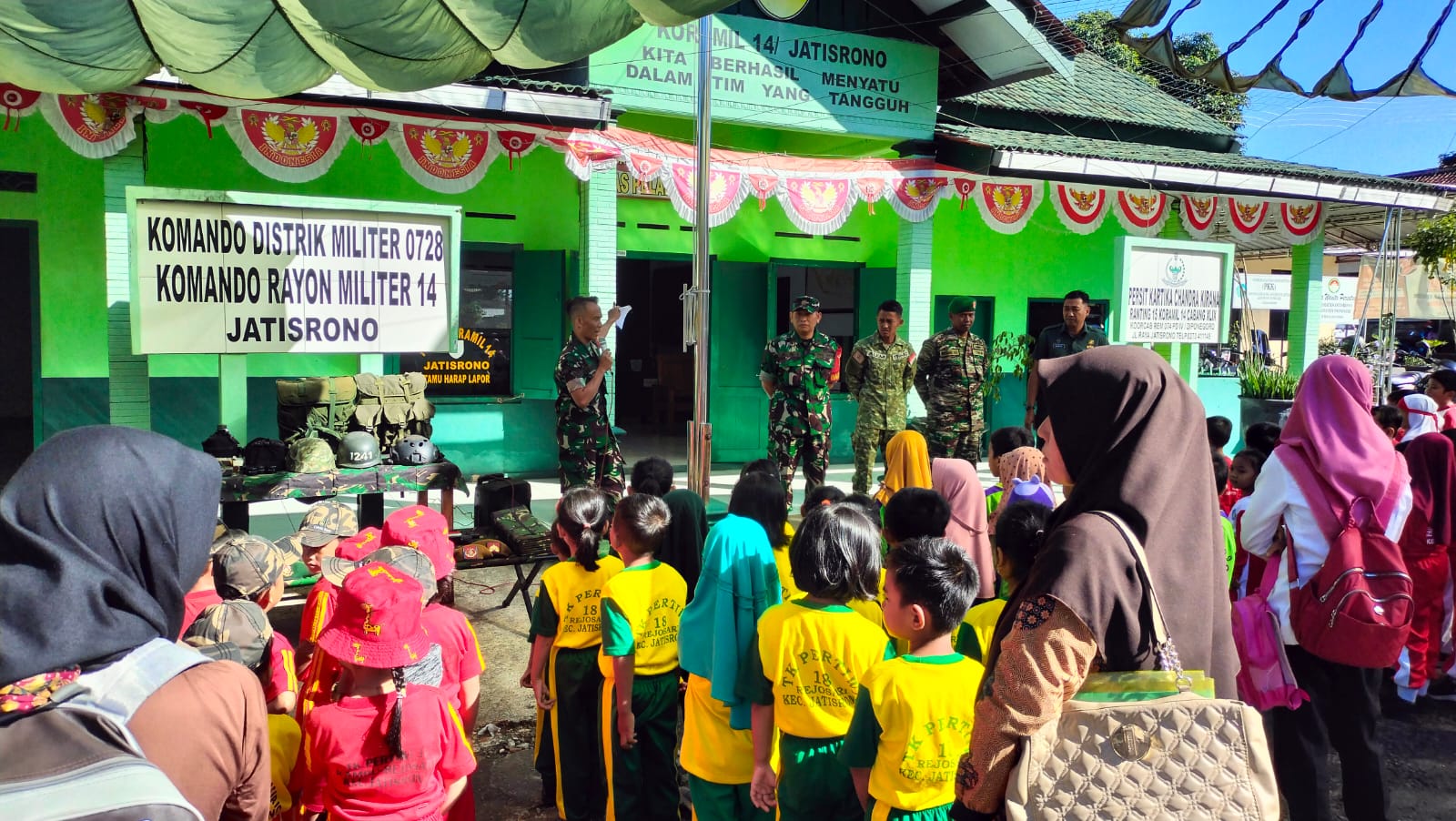 Gembiranya Anak-anak TK Gugus Anggrek Ikuti Outingclass Di Makoramil 14/Jatisrono