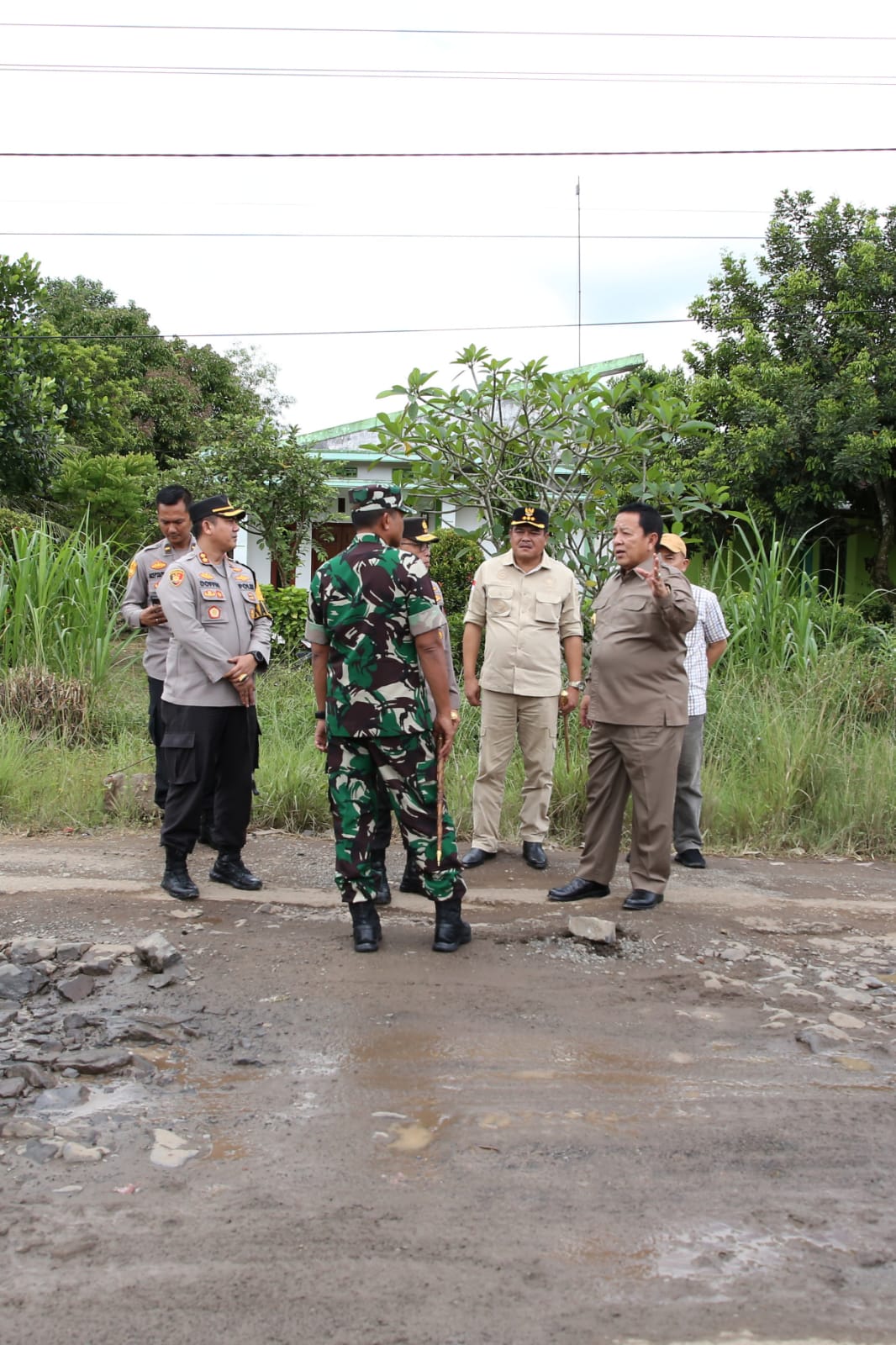 Gubernur Arinal Tinjau Langsung Kondisi Jalan di Rumbia Lampung Tengah, Siap Bersinergi dengan Pemerintah Pusat untuk Upaya Perbaikan
