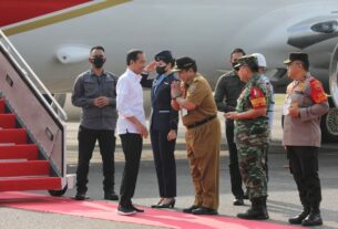 Gubernur Arinal dan Jajaran Forkopimda Sambut Kedatangan Presiden Jokowi di Bandara Raden Inten II