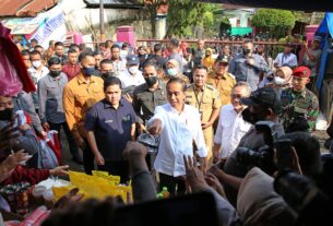 Gubernur Arinal dan Wagub Chusnunia Dampingi Presiden Jokowi dalam Kunjungan Kerja ke Pasar Natar, Lampung Selatan
