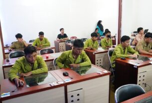 Karnaval IT Season X, Puluhan Pelajar SMA/K di Bandarlampung Belajar Coding bersama Dosen Prodi Sistem Informasi IIB Darmajaya