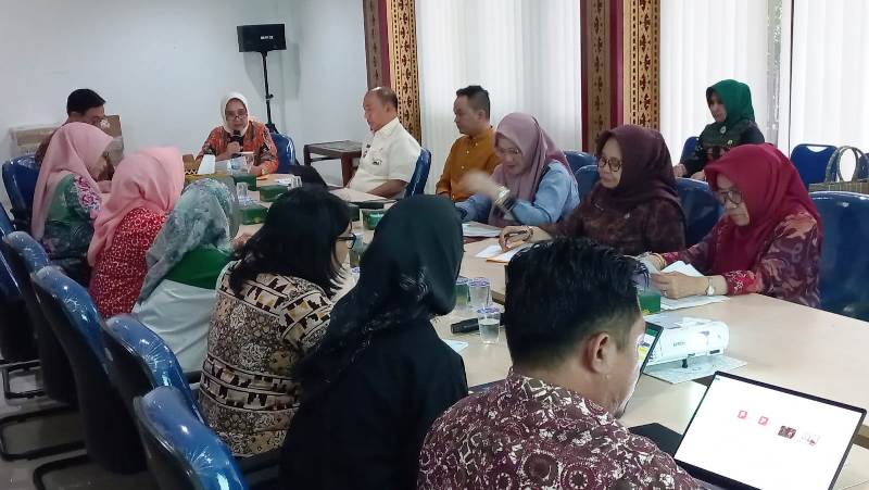 Ketua Dekranasda Lampung Riana Sari Arinal Pimpin Rapat Persiapan Lampung Craft 2023