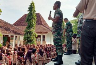 Koramil 05/Baturetno Berikan Materi Pioneer Bagi Pramuka SMK Pancasila 4