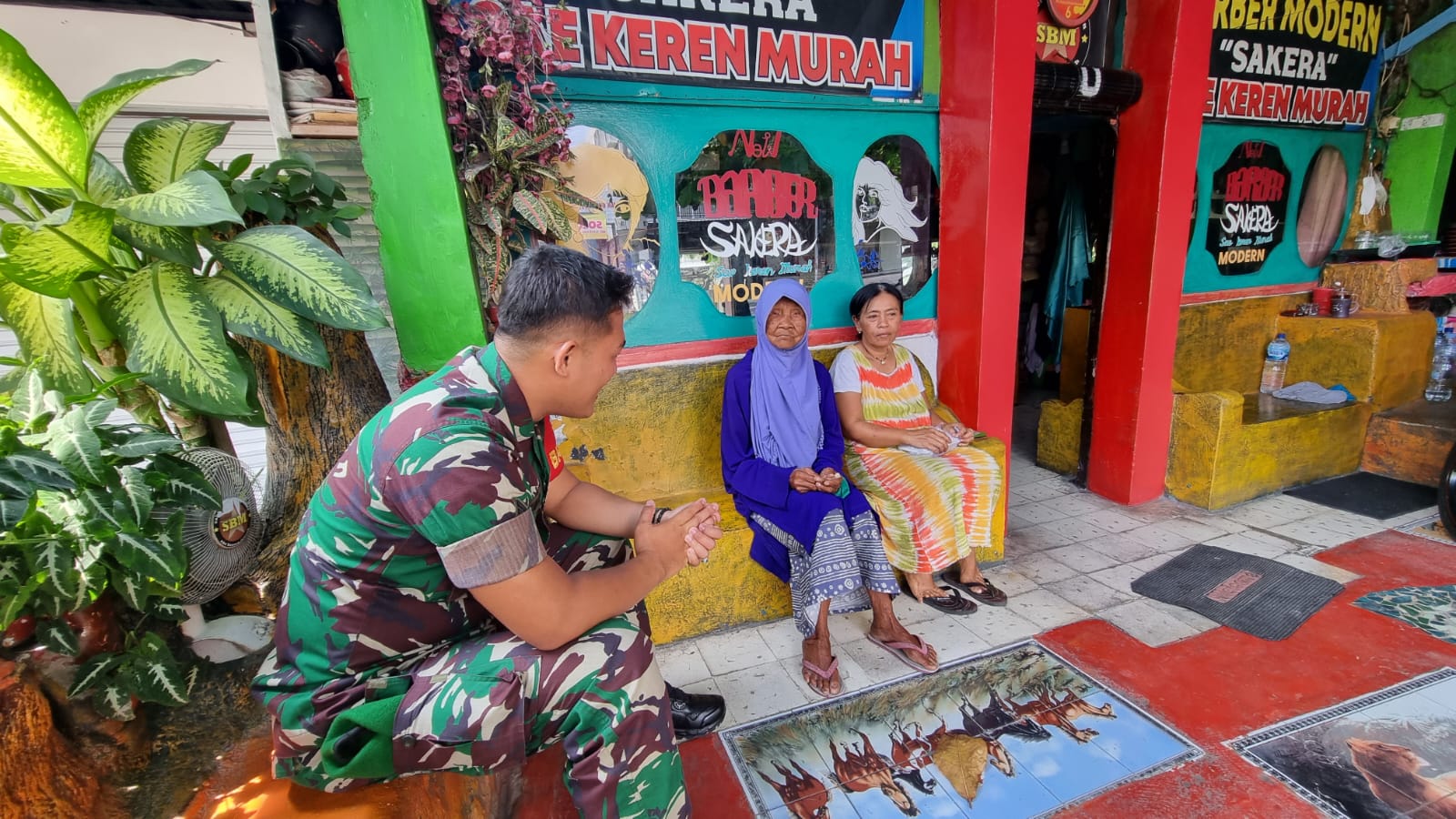 Murah Senyum, Cara Babinsa Tipes Dekat Dengan Warganya