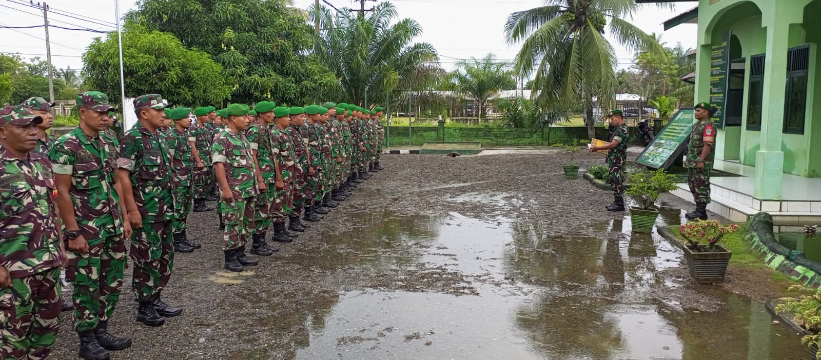 Pastikan Kehadiran Secara Fisik Sekaligus Kroscek Kondisi Kesehatan Peserta Pendayagunaan Koramil Model, Pasiter Kodim 0105/Abar Pimpin Apel Pagi