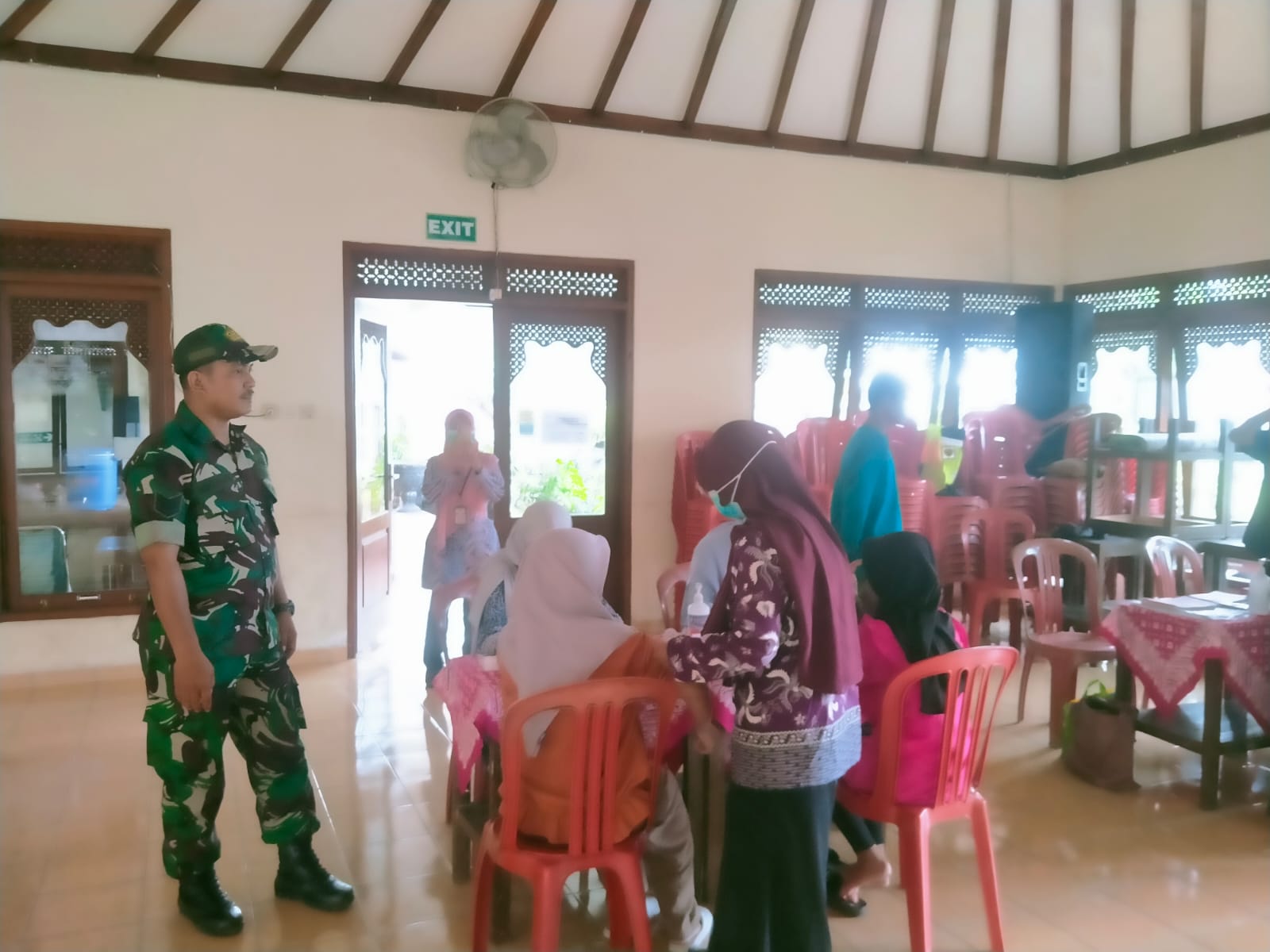 Peduli Kesehatan Generasi Muda, Babinsa Joyotakan Aktif Bantu Posyandu Remaja