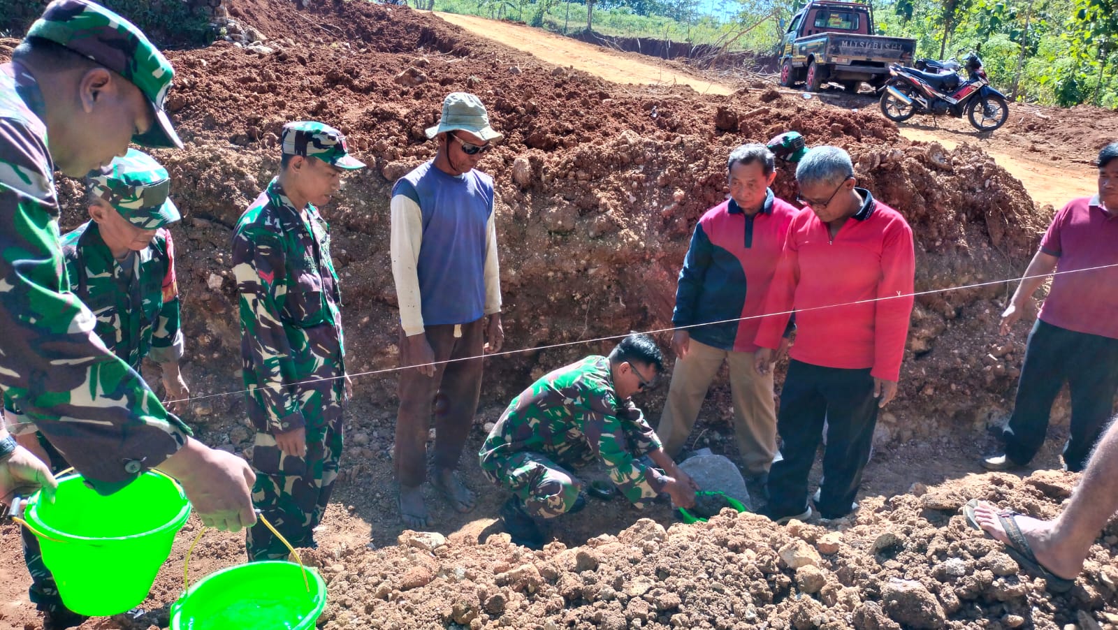 Peletakan Batu Pertama Oleh Danramil 14/Jatisrono, Tandai Pembangunan Talud Dimulai