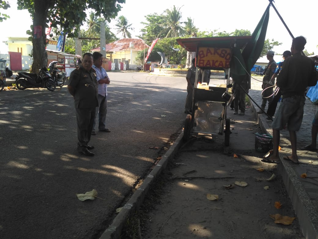 Penertiban Pedagang di trotoar Seputaran pantai labuhan jukung