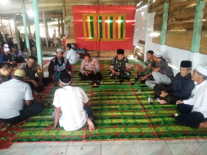 Perkokoh Kemanunggalan, Danposramil 06/Bubon Manfaatkan Komsos Untuk Bertegur Sapa Dengan Toga Dan Toma Desa Plante