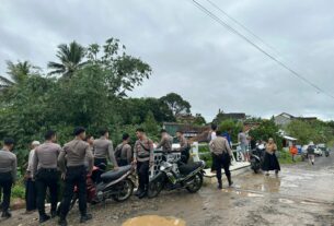 Polres Way Kanan Datangi Lokasi Banjir di Kampung Lembasung