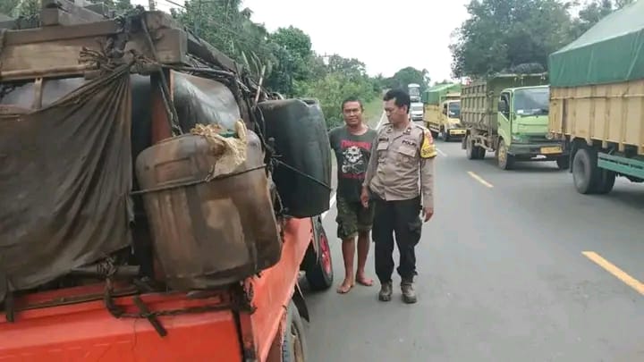 Polsek Tungkal Jaya Razia Mobil Pengangkut Minyak Mentah di Jalan Lintas Palembang-Jambi