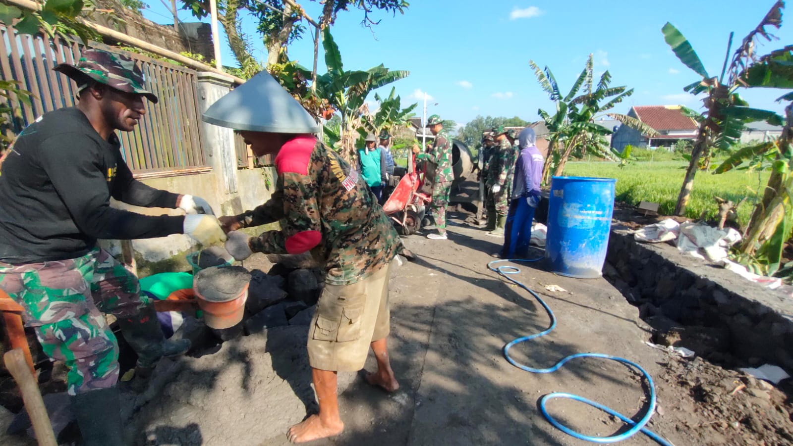 Semangat Gotong Royong Tergambar Jelas Dalam TMMD Reguler Ke-116 Kodim 0735/Surakarta