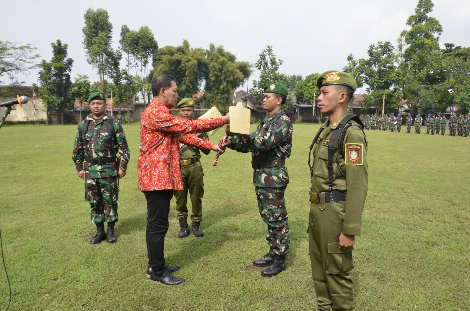 TMMD Reguler Ke-116 Resmi Dibuka, Wakil Walikota Surakarta Serahkan Alat Peralatan Kerja