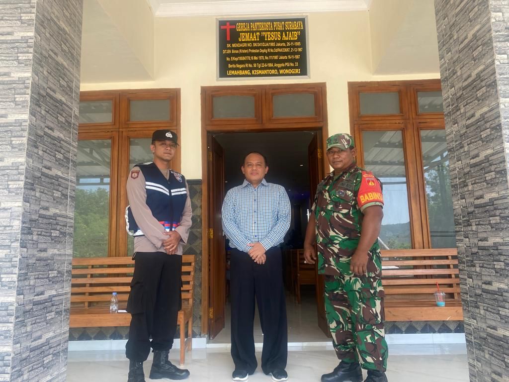 TNI-Polri Di Kismantoro Berikan Pengamanan Ibadah Kenaikan Isa Al Masih