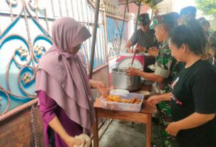Tak Ada perbedaan, TNI Bersama Warga Kp. Balong Baru Nikmati Hidangan Makan Siang