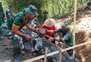 Warga dan seluruh elemen masyarakat Kec. Bulu Antusias Gotong Royong selesaikan sasaran Fisik TMMD di desa Kedungsono