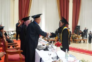 Wisudawan Asal Madagaskar dan Uganda ini Lulus Cumlaude dan Rekomendasikan Kamu Kuliah di IIB Darmajaya