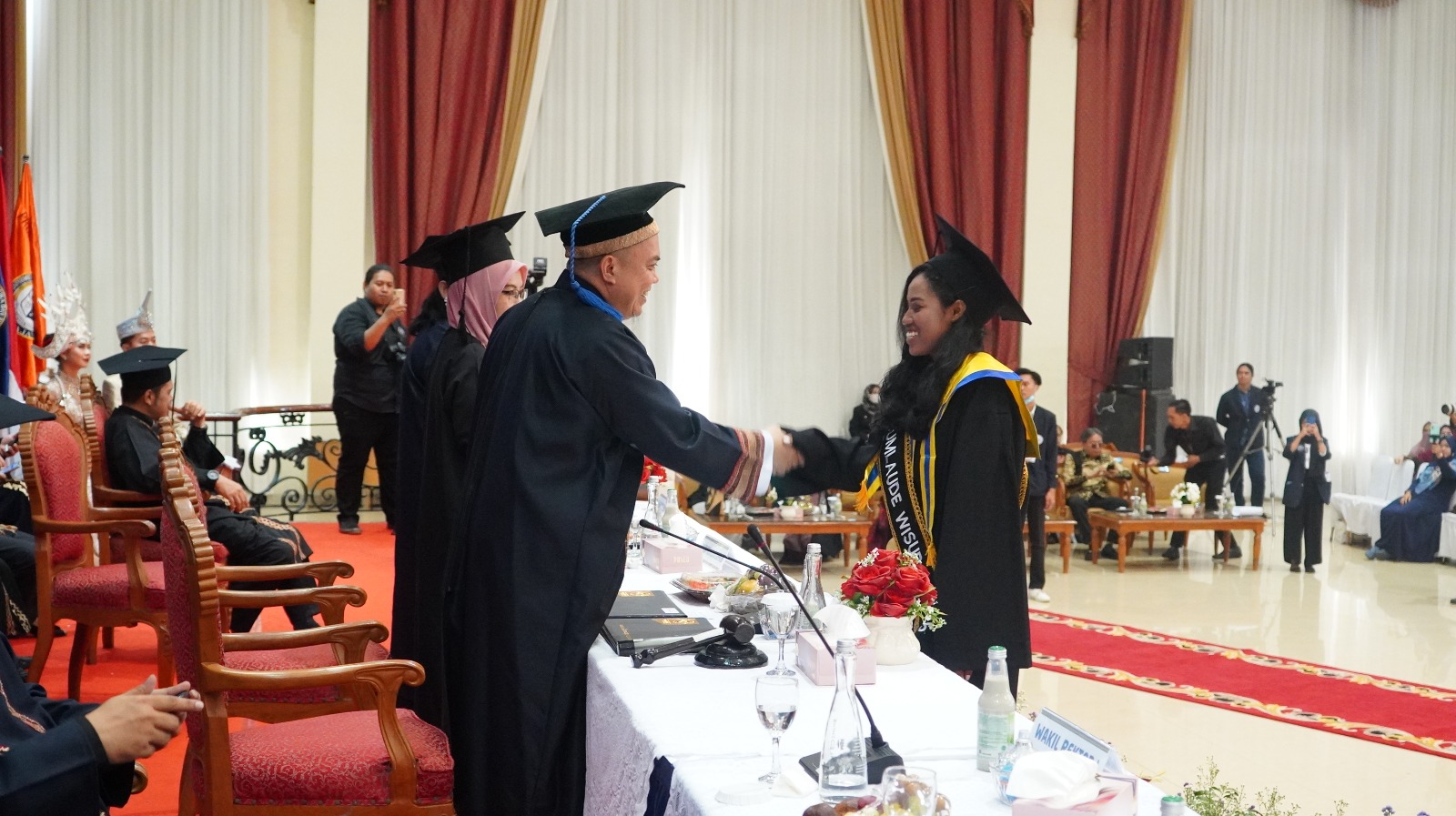 Wisudawan Asal Madagaskar dan Uganda ini Lulus Cumlaude dan Rekomendasikan Kamu Kuliah di IIB Darmajaya
