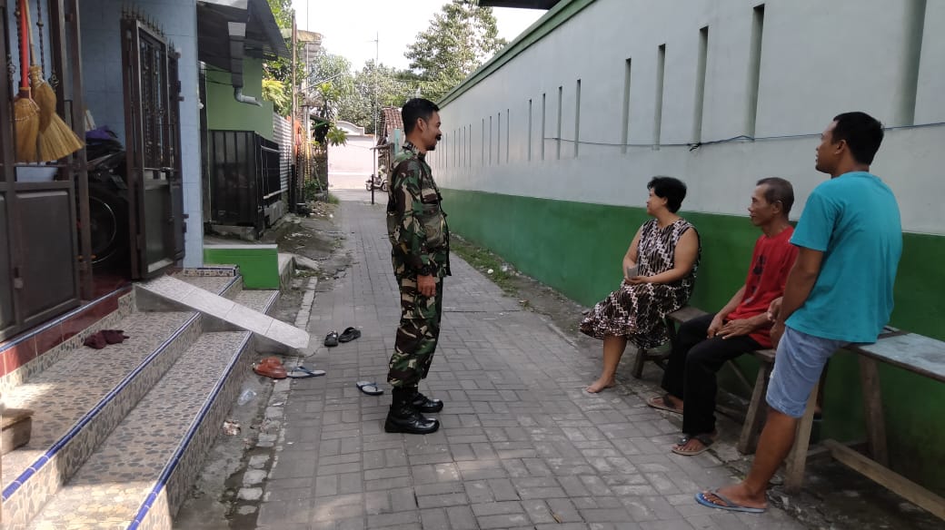 Wujudkan Keakraban, Babinsa Pucangsawit Jalin Komsos Dengan Warga Binaan