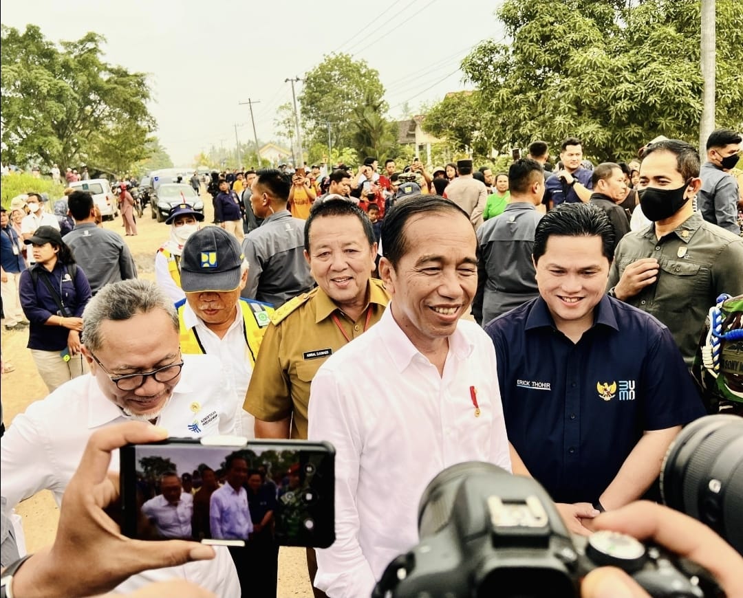 Gubernur Arinal Dampingi Presiden Jokowi Tinjau Ruas Jalan Simpang Randu - Seputih Surabaya di Lampung Tengah