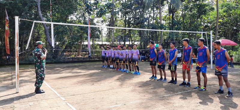 Babinsa Gondangsari Hadiri Pembukaan Turnamen Bola Voly Umbruk Cup I