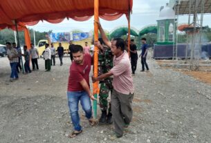 Babinsa Jajaran Kodim 0105/Abar Ikut Gotong Royong Persiapan Tempat Perhelatan MTQ Tingkat Kabupaten Aceh Barat