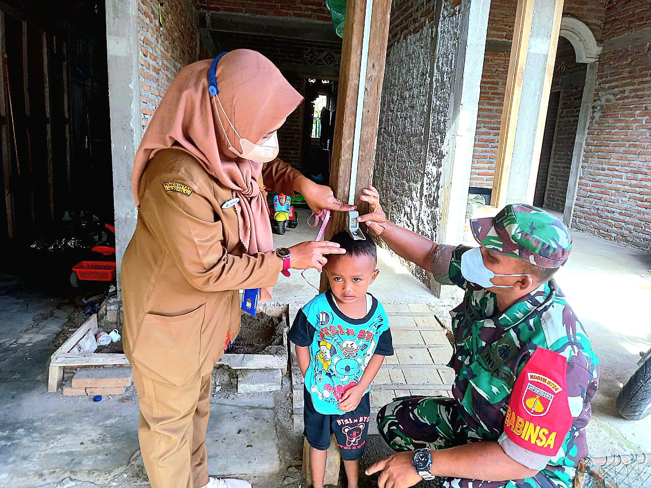 Babinsa Sambi Bantu Tingkatkan Pelayanan Kesehatan Masyarakat