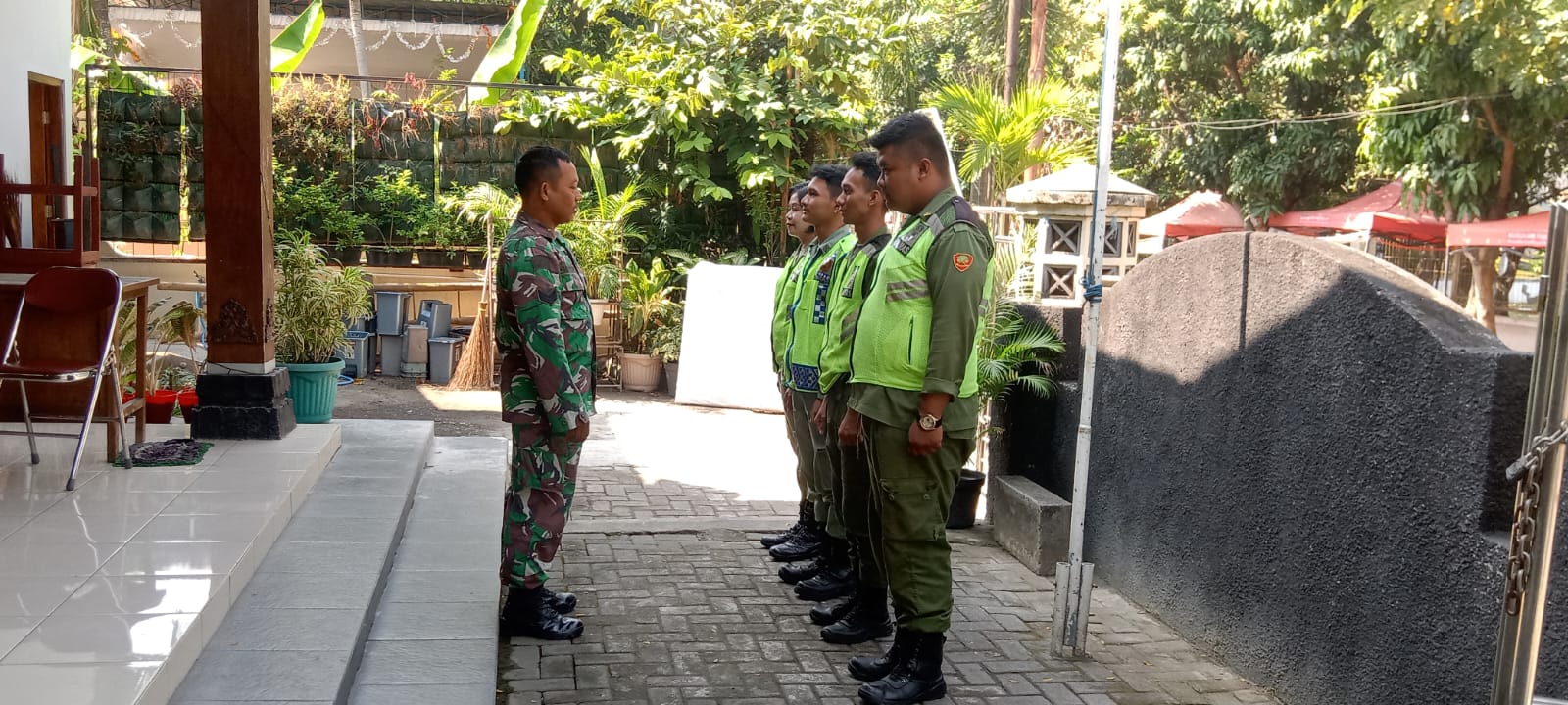 Begini Cara babinsa Kelurahan Nusukan Dalam Meningkatkan Disiplin Dan Loyalitas Anggota Satlinmas