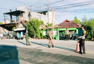 Berikan Rasa Nyaman, Personel Gabungan di Margomulyo Bojonegoro lakukan Pengamanan Sholat Idul Adha 1444 Hijriyah