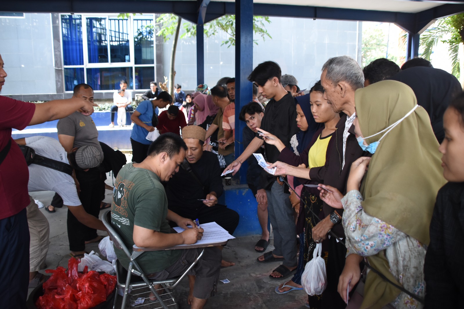 Berkurban, Yayasan Alfian Husin dan IIB Darmajaya Sembelih 2 Ekor Sapi dan 5 Ekor Kambing