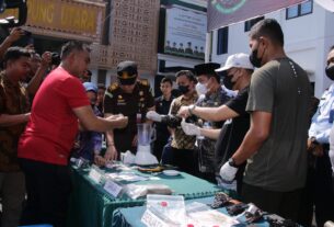 Bupati Hadiri Pemusnahan Barang Bukti di Halaman Kantor Kejaksaan Lampura