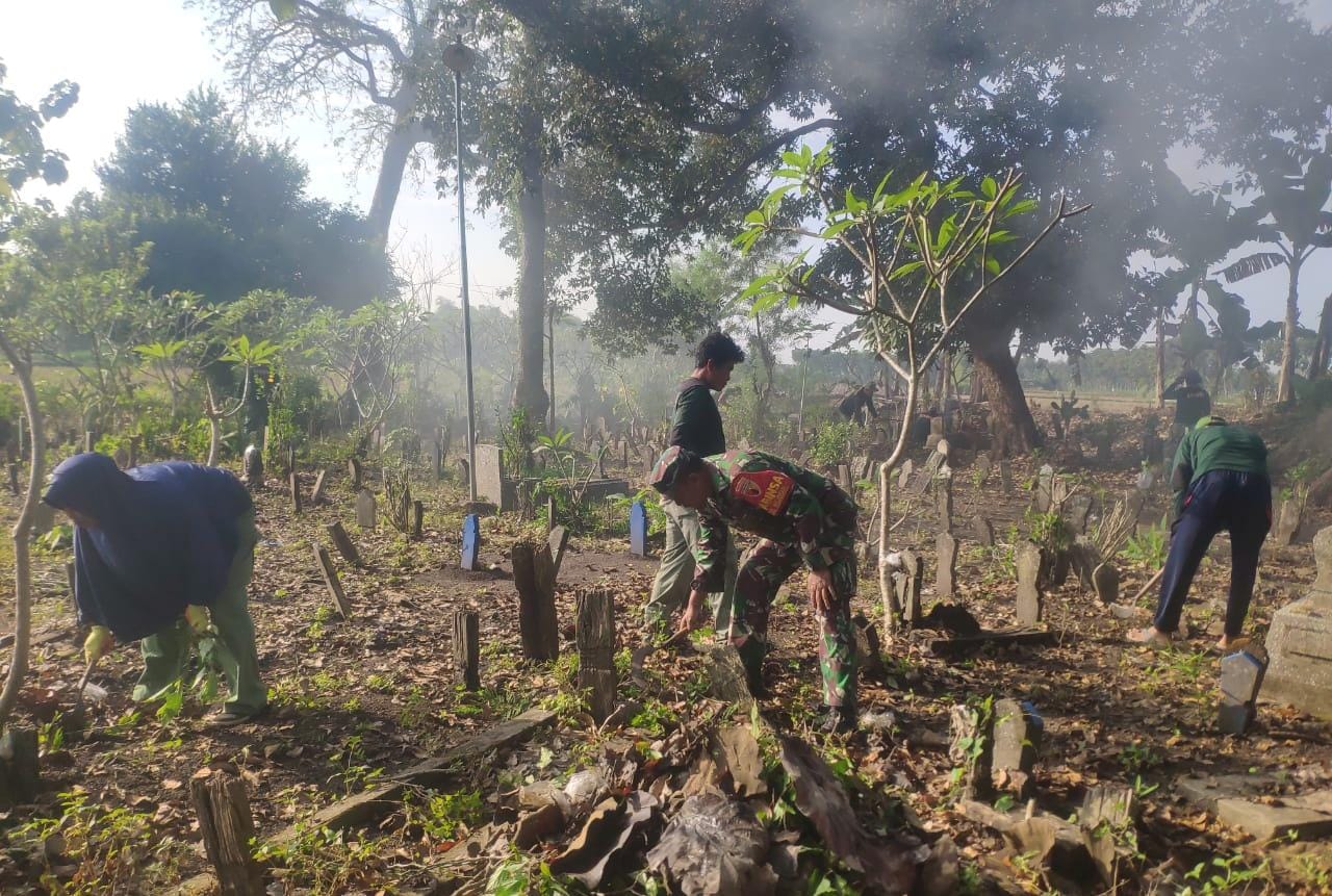 Dukung Program BBGRM, Babinsa Kalitidu Bojonegoro bersama Warga Mojosari Karya Bakti Bersama