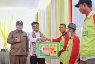 Gubernur Arinal Bersama Mentan Syahrul Yasin Limpo dan Mendag Zulkifli Hasan Lakukan Gerakan Tanam Kedelai di Kecamatan Bulok Tanggamus