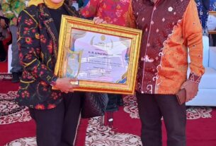 Gubernur Arinal Djunaidi Terima Penghargaan Dari Menteri Pertanian Republik Indonesia Pada Penutupan Penas Tani Nelayan XVI