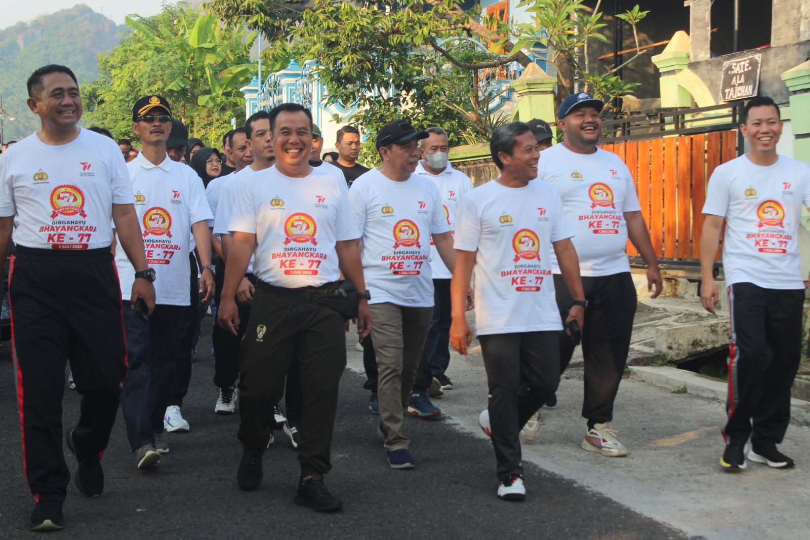 Jalan Santai Hari Bhayangkara Ke-77 Diikuti Dandim 0728/Wonogiri