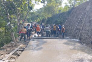 Jelang Penutupan, TNI Dan Warga Kebut Sasaran Fisik TMMD Di Desa Golo