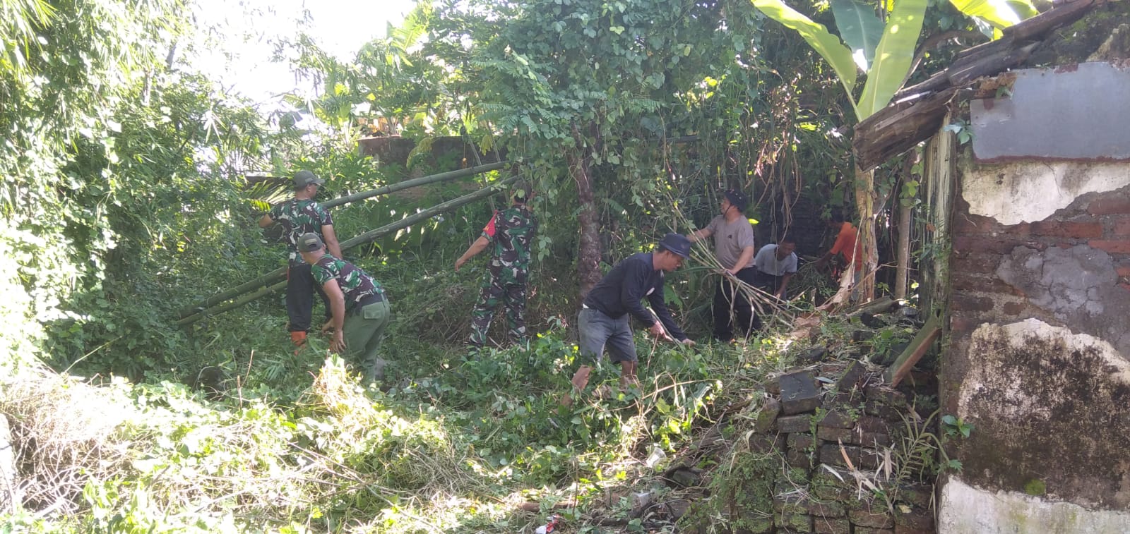 Kampung Stono Laweyan Jadi Sasaran Kerja Bakti Babinsa Bersama Warga masyarakat, Ini Alasannya