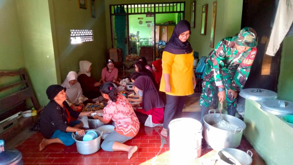 Kebersamaan Ibu -Ibu PKK Pucangsawit Dalam Mendukung Program Karya Bakti Daerah Tahap VI Ta. 2023