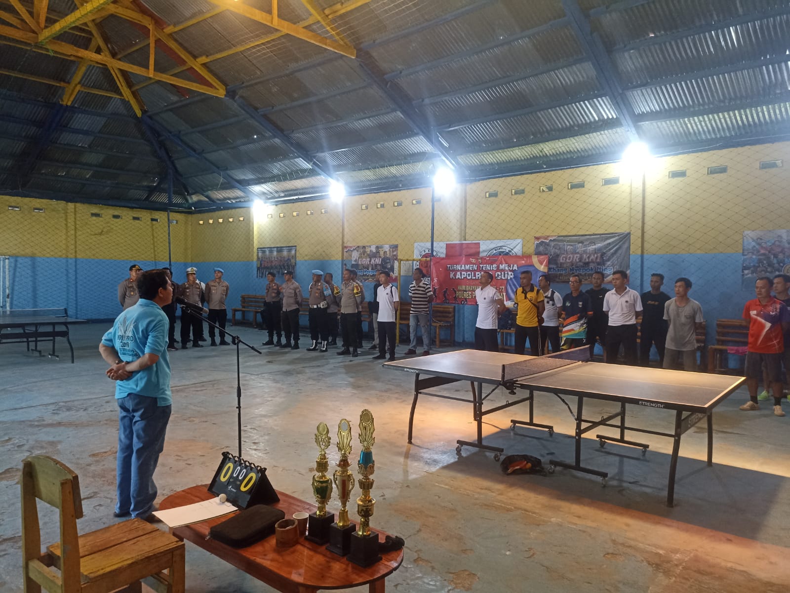 Menjelang hari Bhayangkara yang ke-77 kapolres adakan turnamen tenis meja.