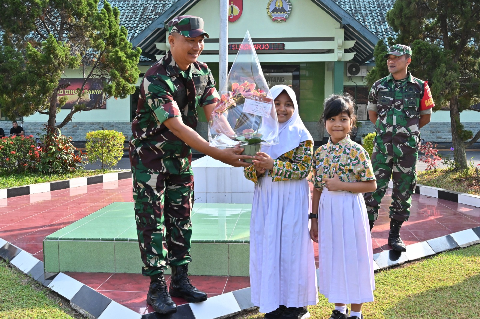 Outingclass di Kodim 0726/Sukoharjo, anak-anak SDN 2 Sukoharjo diberikan pengarahan tentang pencegahan Bullying.