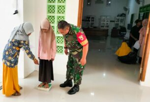 Peduli Kesehatan Generasi Muda, Babinsa Sumberrejo Bojonegoro aktif bantu kegiatan Posyandu Remaja