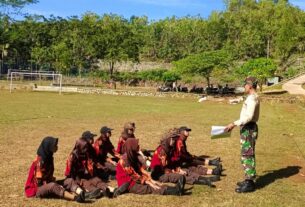 Pelajar SMA Pancasila 3 Paranggupito Dilatih TNI Persiapkan Lomba PBB Tingkat Kabupaten