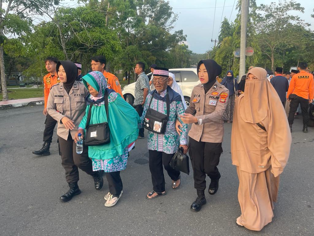 Polisi Berikan Pengamanan Keberangkatan Calon Jamaah Haji 1444 H /2023 H di Way Kanan