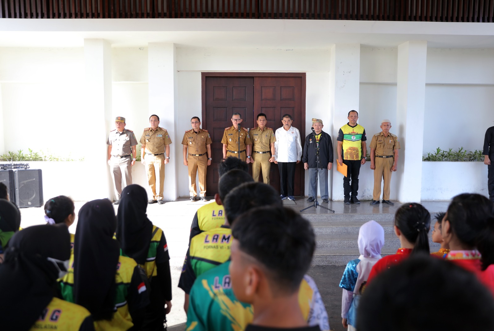 Sekdaprov Fahrizal Lepas Kontingen Kormi Lampung Ikuti Festival Olahraga Rekreasi Nasional VII di Jawa Barat