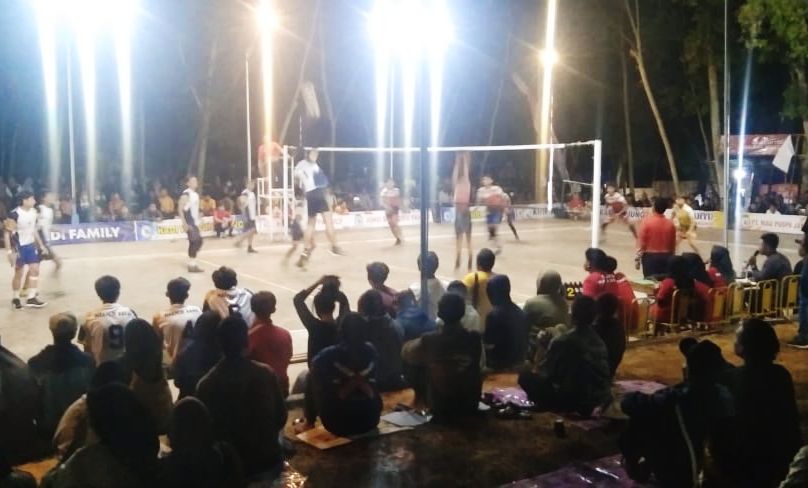 TNI Polri Amankan Jalannya Laga Final Pertandingan Bola Volly Di Tirtomoyo