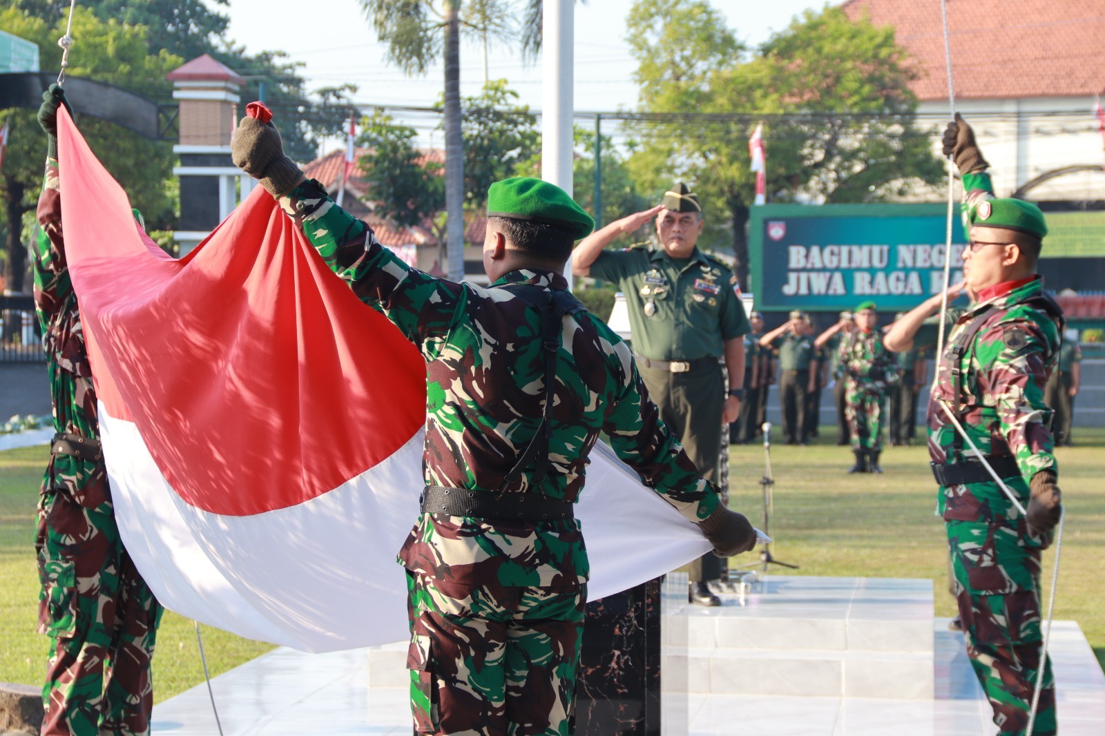 Upacara Setiap Senin Guna Menumbuhkan Jiwa Patriotisme Prajurit